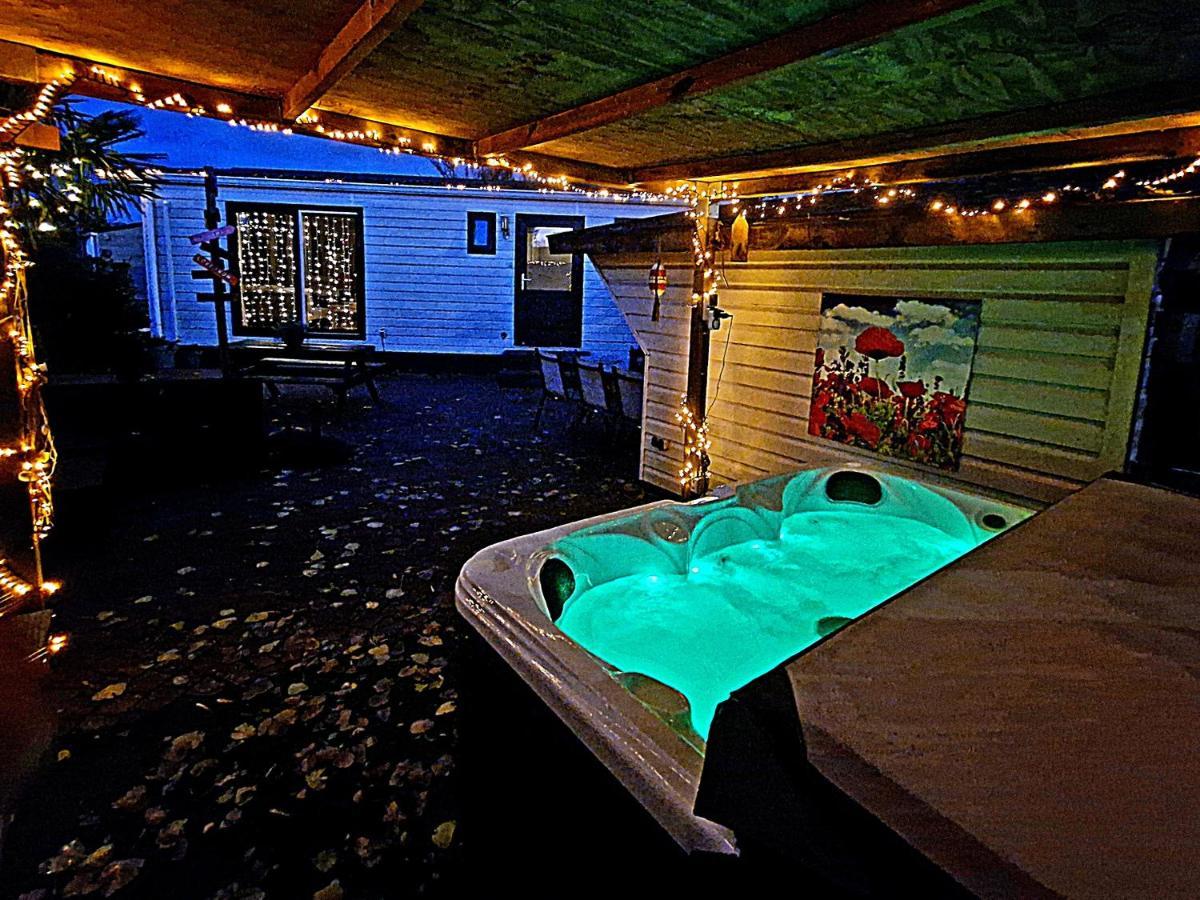 De Corner Van Zeeland Met Jacuzzi Sint-Annaland Eksteriør bilde